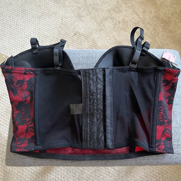 Red Black Lace Corset - Picture 3 of 4